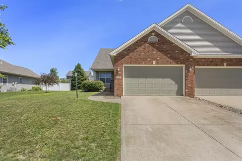 1710 Timber Wolf Ln, Mahomet, IL 61853