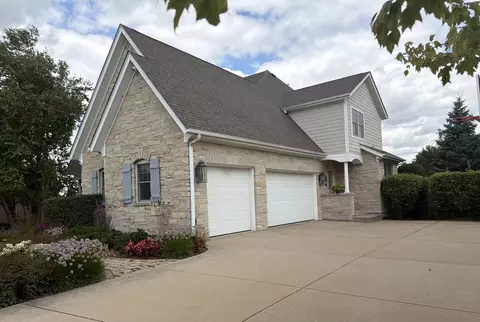 13487 Cambridge Dr, Lemont, IL 60439