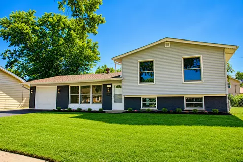 7777 Ramsgate Cir S, Hanover Park, IL 60133