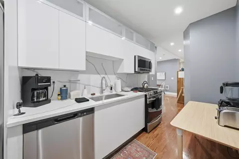 Kitchen - 2212 E 70th St #1B, Chicago, IL 60649 photo 3 of 4