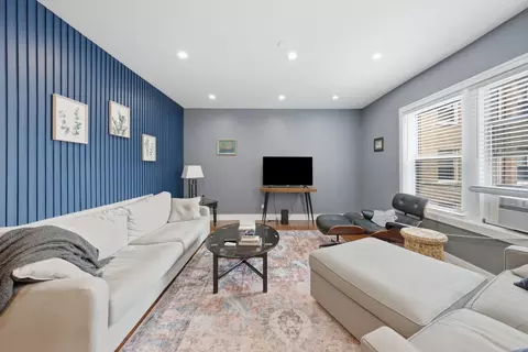 Living - 2212 E 70th St #1B, Chicago, IL 60649 photo 1 of 5