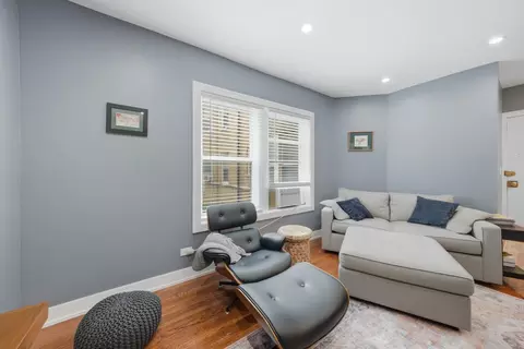 Living - 2212 E 70th St #1B, Chicago, IL 60649 photo 3 of 5