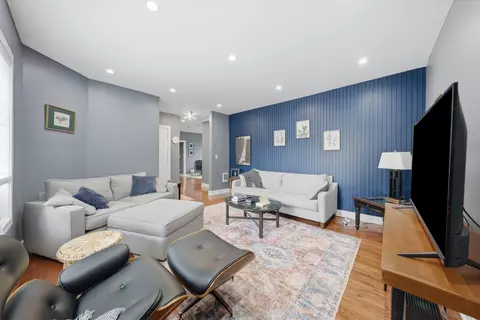 Living - 2212 E 70th St #1B, Chicago, IL 60649 photo 5 of 5