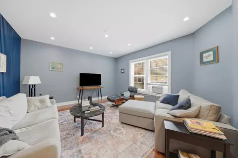 Living - 2212 E 70th St #1B, Chicago, IL 60649 photo 2 of 5
