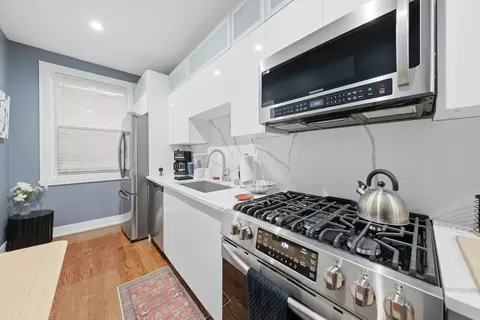 Kitchen - 2212 E 70th St #1B, Chicago, IL 60649 photo 1 of 4