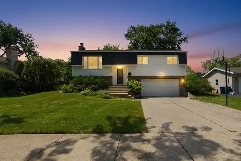 Exterior - 2206 Kingston Dr, Wheaton, IL 60187 photo 8 of 8