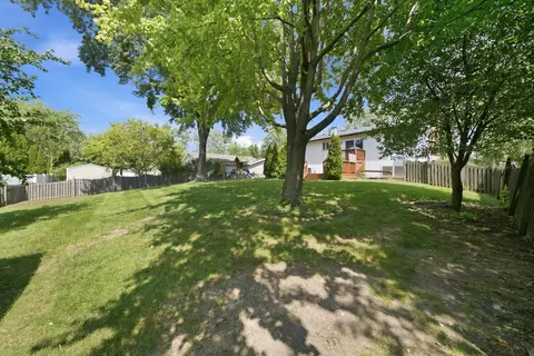 Exterior - 2206 Kingston Dr, Wheaton, IL 60187 photo 7 of 8