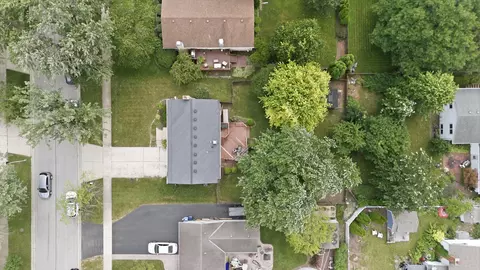 View/Area - 2206 Kingston Dr, Wheaton, IL 60187 photo 5 of 5