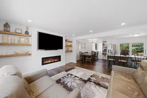 Living - 2206 Kingston Dr, Wheaton, IL 60187 photo 6 of 8