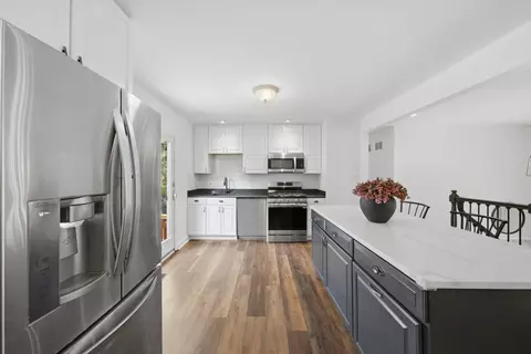 Kitchen - 2206 Kingston Dr, Wheaton, IL 60187 photo 5 of 6