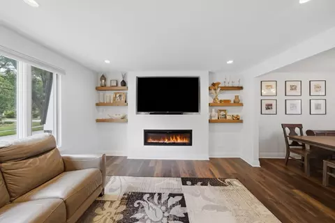 Living - 2206 Kingston Dr, Wheaton, IL 60187 photo 1 of 8