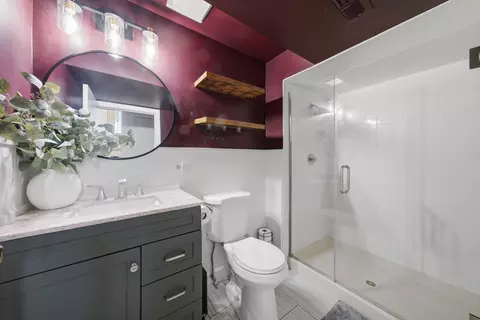 Bath - 2206 Kingston Dr, Wheaton, IL 60187 photo 2 of 2