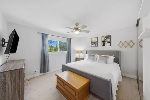 Bedroom - 2206 Kingston Dr, Wheaton, IL 60187 photo 1 of 3