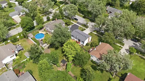 View/Area - 2206 Kingston Dr, Wheaton, IL 60187 photo 4 of 5