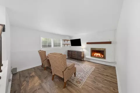 Living - 2206 Kingston Dr, Wheaton, IL 60187 photo 7 of 8