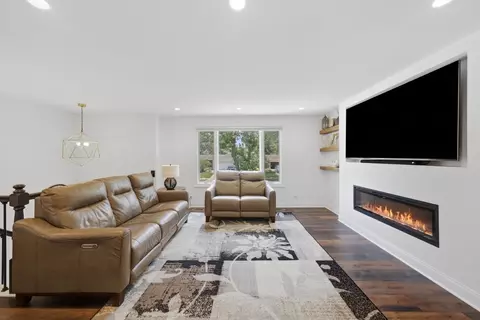 Living - 2206 Kingston Dr, Wheaton, IL 60187 photo 3 of 8