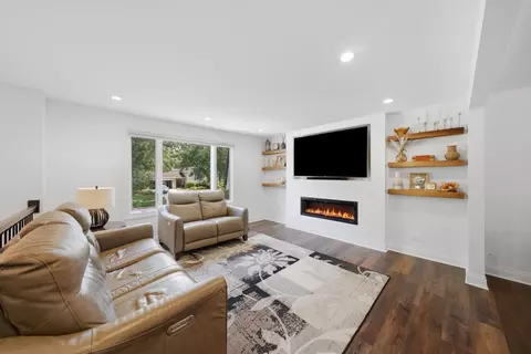 Living - 2206 Kingston Dr, Wheaton, IL 60187 photo 2 of 8
