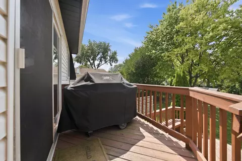 Exterior - 2206 Kingston Dr, Wheaton, IL 60187 photo 3 of 8