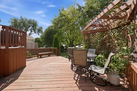 Exterior - 2206 Kingston Dr, Wheaton, IL 60187 photo 4 of 8