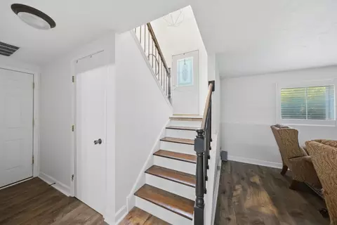 Entry Way - 2206 Kingston Dr, Wheaton, IL 60187 photo 2 of 2