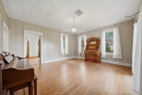 Living - 24654 Hazel Rd, Sterling, IL 61081 photo 3 of 4