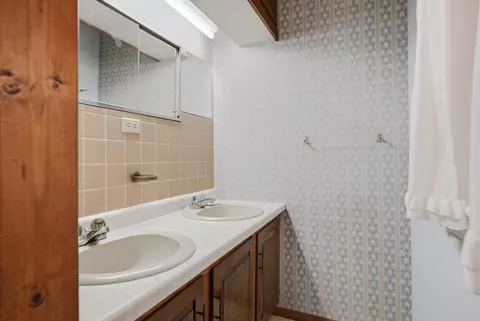 Bath - 24654 Hazel Rd, Sterling, IL 61081 photo 1 of 3