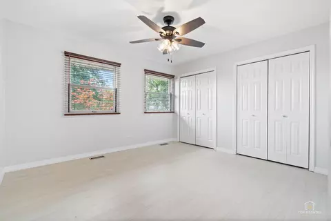 Bedroom - 887 N Dovington Ct, Hoffman Estates, IL 60169 photo 4 of 6