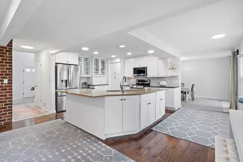 Kitchen - 887 N Dovington Ct, Hoffman Estates, IL 60169 photo 4 of 4