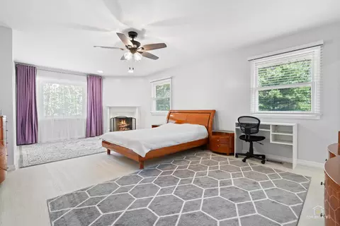 Bedroom - 887 N Dovington Ct, Hoffman Estates, IL 60169 photo 1 of 6