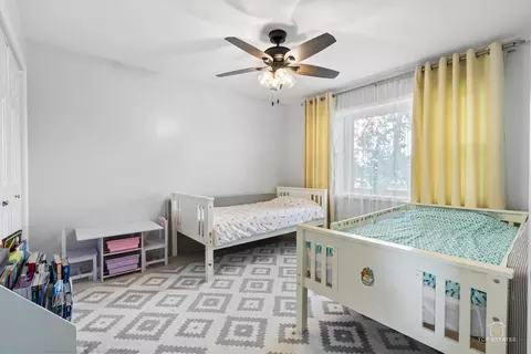 Bedroom - 887 N Dovington Ct, Hoffman Estates, IL 60169 photo 2 of 6