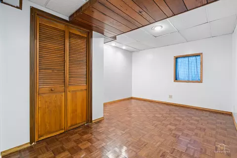 Bedroom - 887 N Dovington Ct, Hoffman Estates, IL 60169 photo 6 of 6