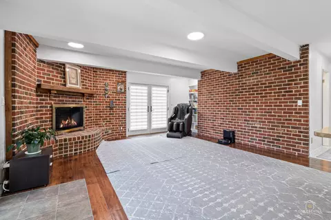 Living - 887 N Dovington Ct, Hoffman Estates, IL 60169 photo 1 of 1