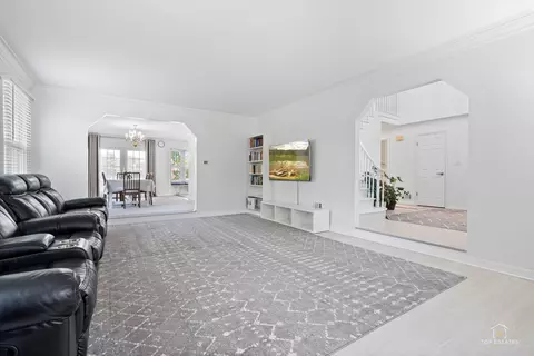 Other - 887 N Dovington Ct, Hoffman Estates, IL 60169 photo 2 of 12