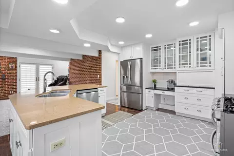 Kitchen - 887 N Dovington Ct, Hoffman Estates, IL 60169 photo 1 of 4