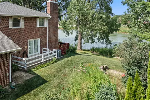 Exterior - 887 N Dovington Ct, Hoffman Estates, IL 60169 photo 4 of 4