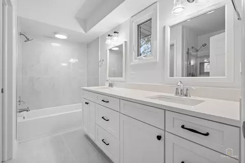 Bath - 887 N Dovington Ct, Hoffman Estates, IL 60169 photo 1 of 3