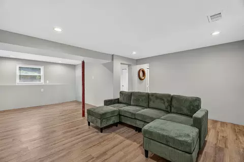 Living - 4 Devon Ct, Bolingbrook, IL 60440 photo 5 of 9