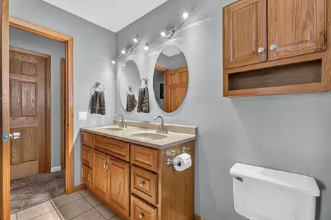 Bath - 4 Devon Ct, Bolingbrook, IL 60440 photo 3 of 3