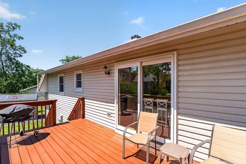 Exterior - 4 Devon Ct, Bolingbrook, IL 60440 photo 12 of 17
