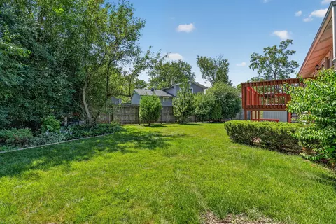 Exterior - 4 Devon Ct, Bolingbrook, IL 60440 photo 10 of 17