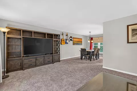 Living - 4 Devon Ct, Bolingbrook, IL 60440 photo 2 of 9