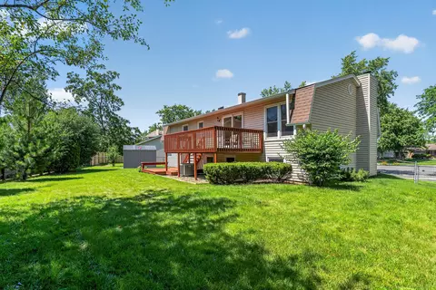 Exterior - 4 Devon Ct, Bolingbrook, IL 60440 photo 9 of 17