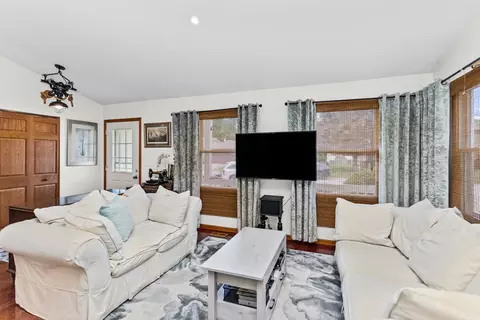 Living - 795 Springhill Ct, Elgin, IL 60120 photo 3 of 3