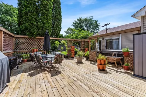Exterior - 795 Springhill Ct, Elgin, IL 60120 photo 5 of 8