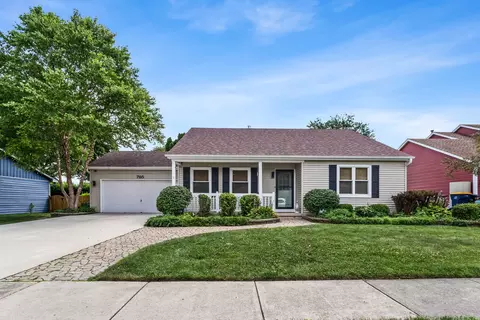Exterior - 795 Springhill Ct, Elgin, IL 60120 photo 4 of 8