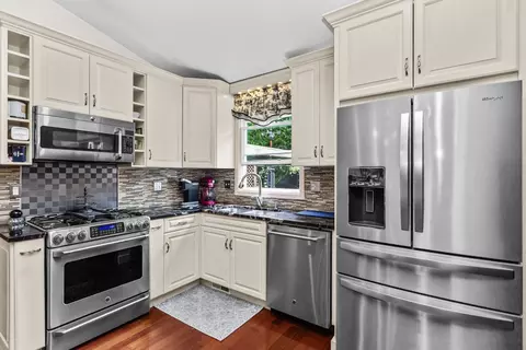 Kitchen - 795 Springhill Ct, Elgin, IL 60120 photo 4 of 5