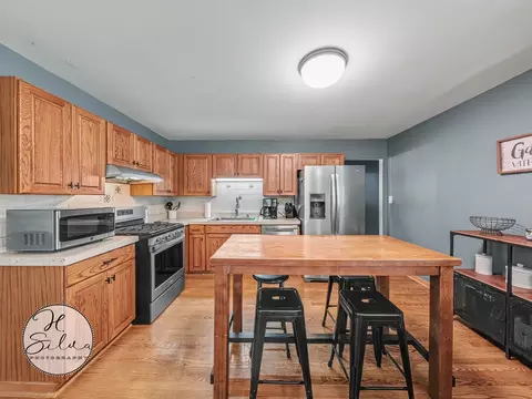 Kitchen - 4402 Sycamore Ln, Rolling Meadows, IL 60008 photo 1 of 2