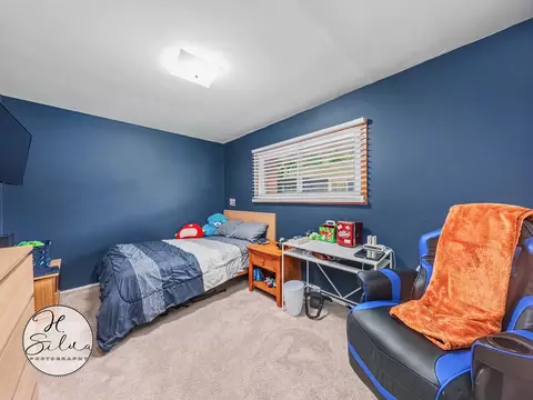 Bedroom - 4402 Sycamore Ln, Rolling Meadows, IL 60008 photo 2 of 3