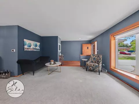 Living - 4402 Sycamore Ln, Rolling Meadows, IL 60008 photo 2 of 8