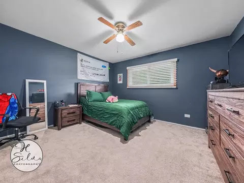 Bedroom - 4402 Sycamore Ln, Rolling Meadows, IL 60008 photo 3 of 3